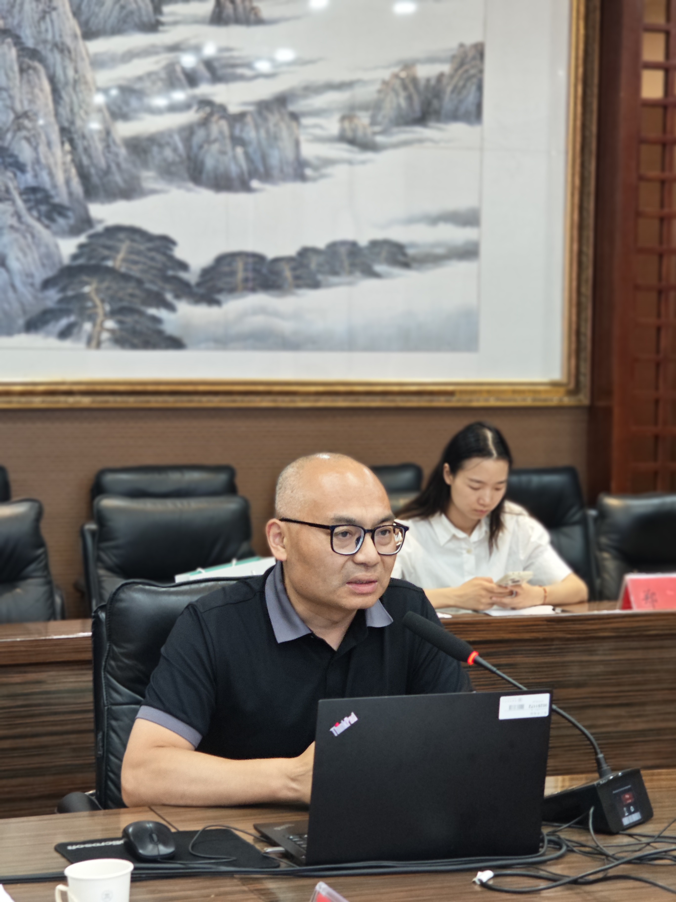 图片 2 市档案馆档案编研处处长周登超以档案编研为主题作专题培训.jpg