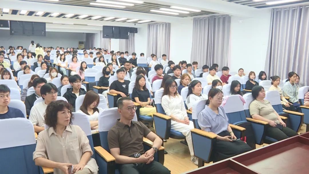 6月11日学校宣传2.jpg